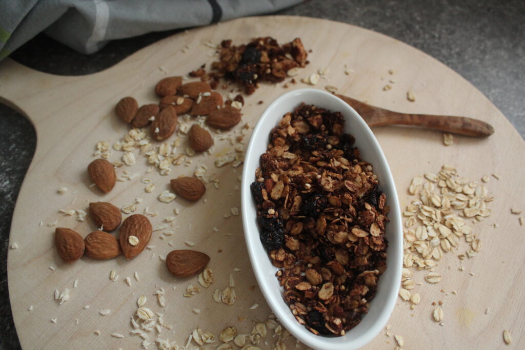 Schale mit Schoko Granola